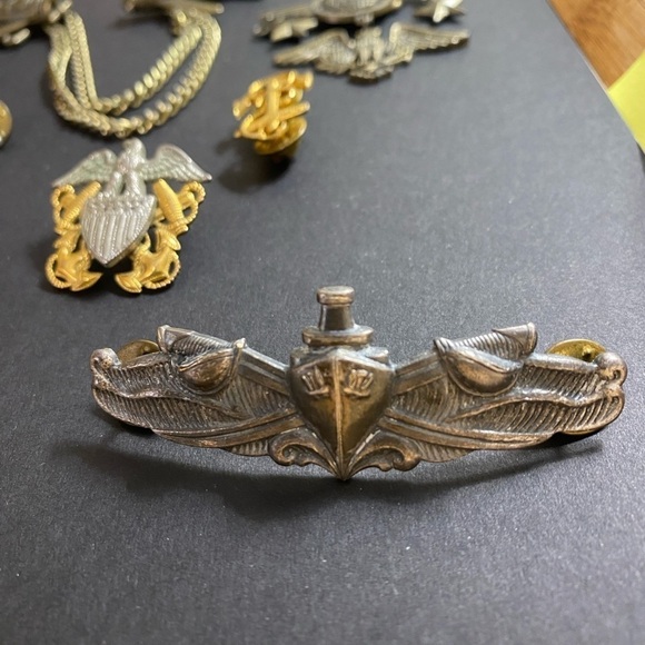 7 Military Pins Vintage Anchor, Planes, Eagles, Brass, Gold - Picture 5 of 10